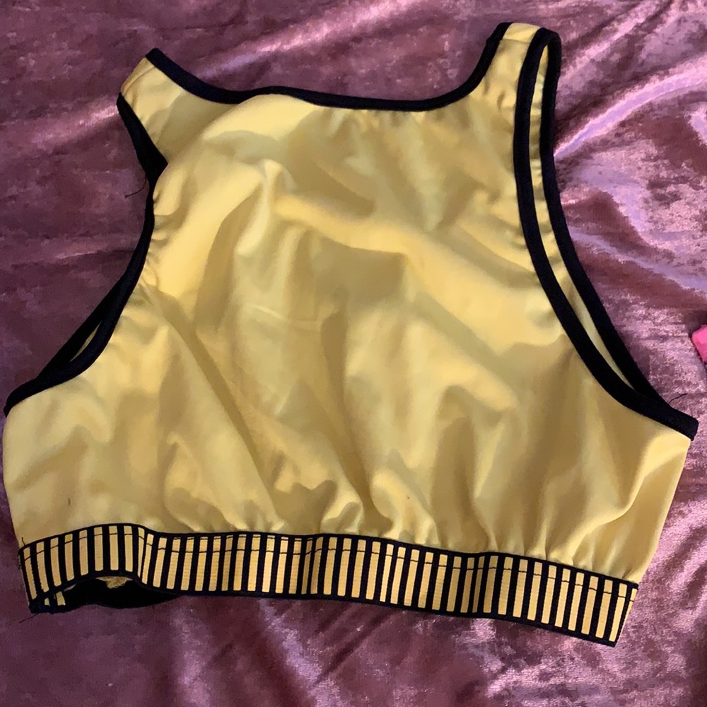 Crop top - Picture 2 of 3